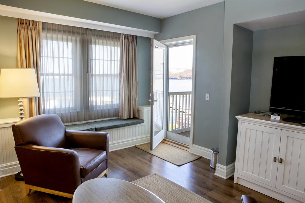Watkins Glen Harbor Hotel מראה חיצוני תמונה